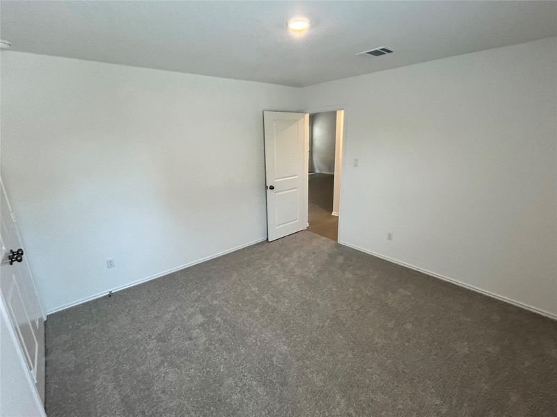 Spacious, unfurnished interior of a new home in Woodfield Preserve: Ridgepointe Collection, Georgetown (Image 8).