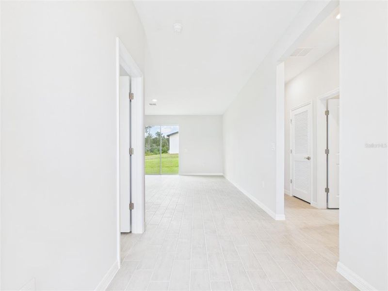 Spacious, unfurnished interior of a new home in , Ocala (Image 19).