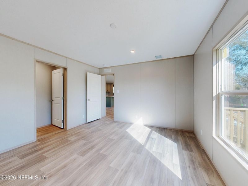 Spacious, unfurnished interior of a new home in , Keystone Heights (Image 17).