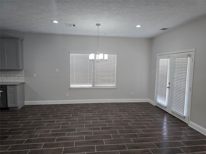 Spacious, unfurnished interior of a new home in , Baytown (Image 10).