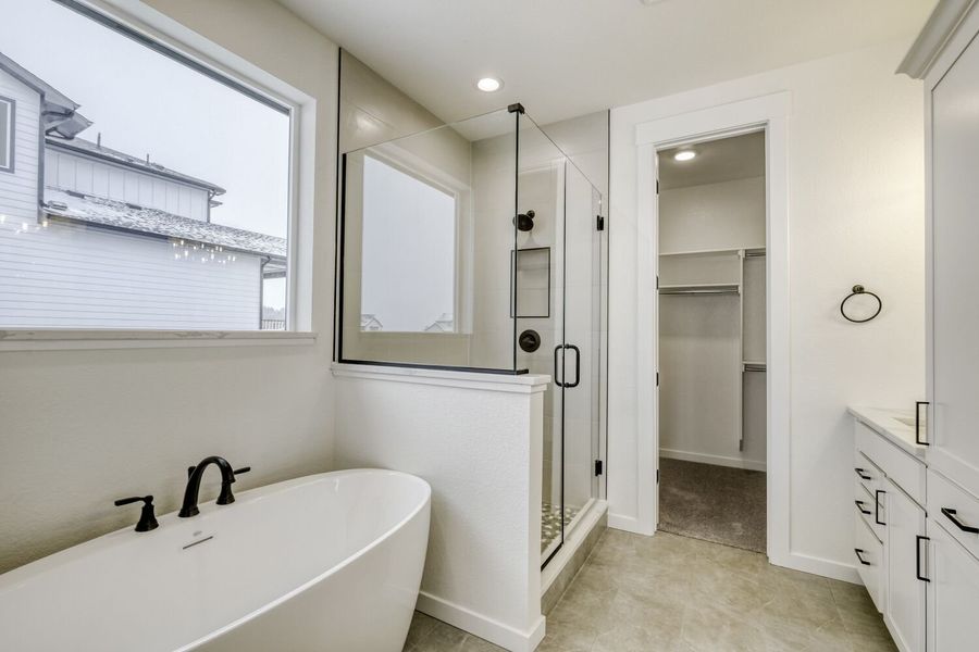 8349 Jesse - Primary Bathroom