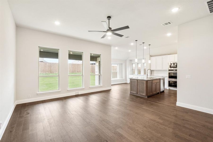 Spacious, unfurnished interior of a new home in Hampton Park, Glenn Heights (Image 17). Spacious, unfurnished interior of a new home in Hampton Park, Glenn Heights (Image 17).
