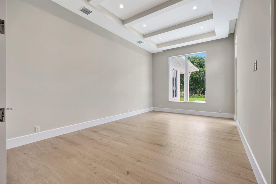 Spacious, unfurnished interior of a new home in , Palm Beach Gardens (Image 55).