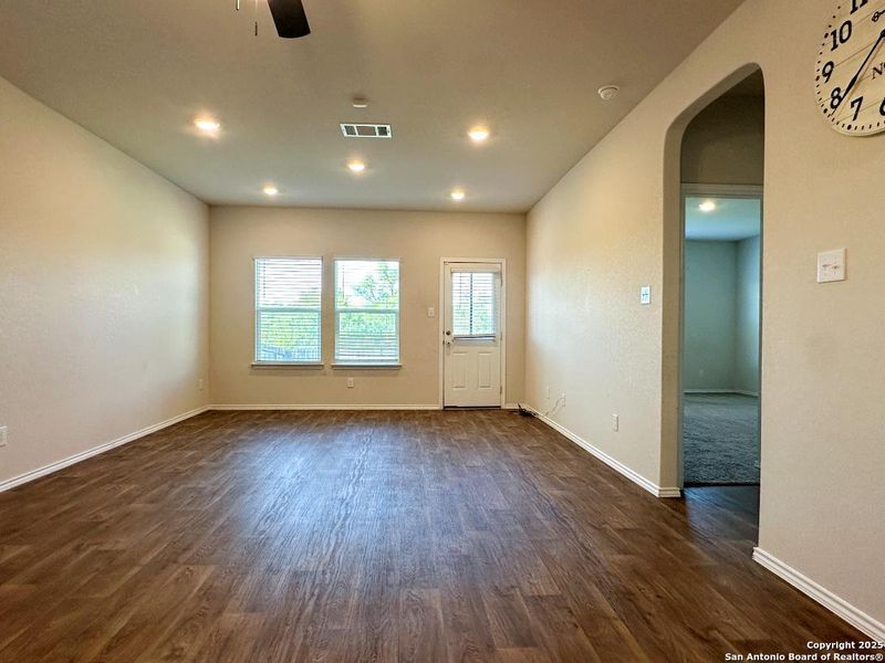 Spacious, unfurnished interior of a new home in Stoney Creek, San Antonio (Image 27). Spacious, unfurnished interior of a new home in Stoney Creek, San Antonio (Image 27).