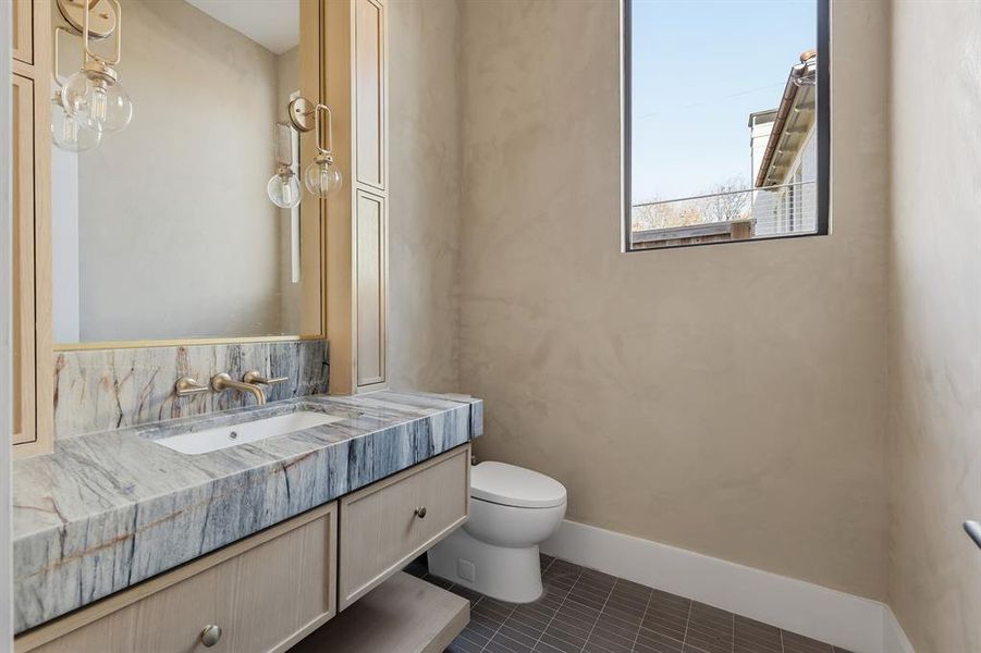 Furnished interior view inside a new home in , Dallas (Image 11).