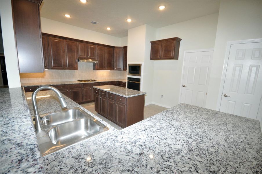 Furnished interior view inside a new home in Pedregal, League City (Image 11). Furnished interior view inside a new home in Pedregal, League City (Image 11).