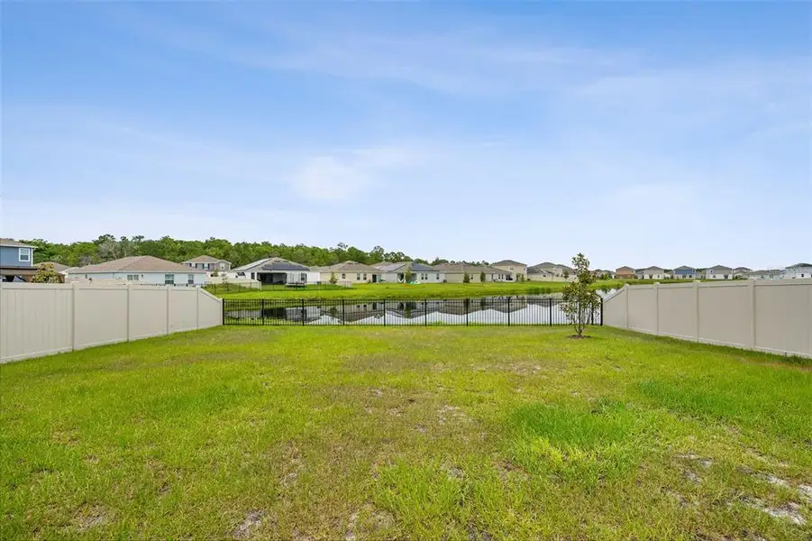 Exterior details and patio area of a home in , Kissimmee (Image 3).