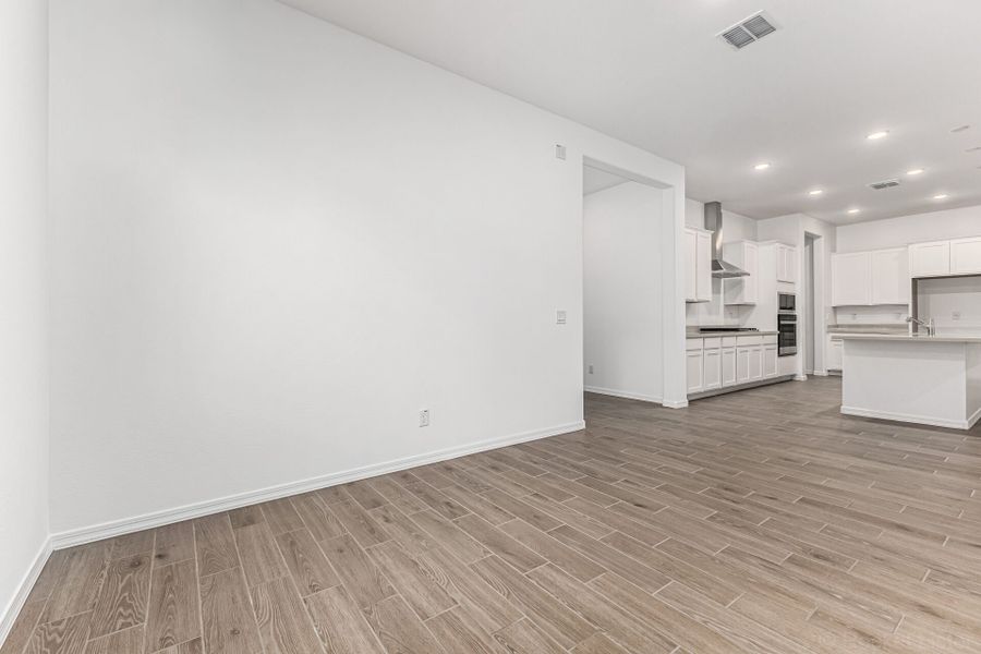 Spacious, unfurnished interior of a new home in Las Ventanas - RV Collection, Goodyear (Image 6).