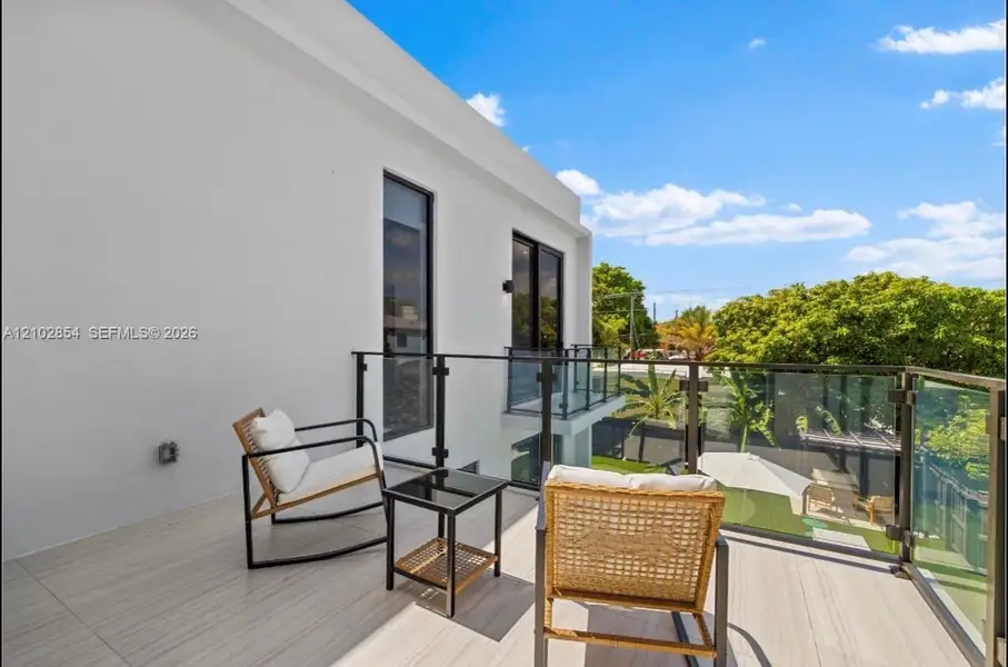 Exterior details and patio area of a home in , Miami (Image 31).