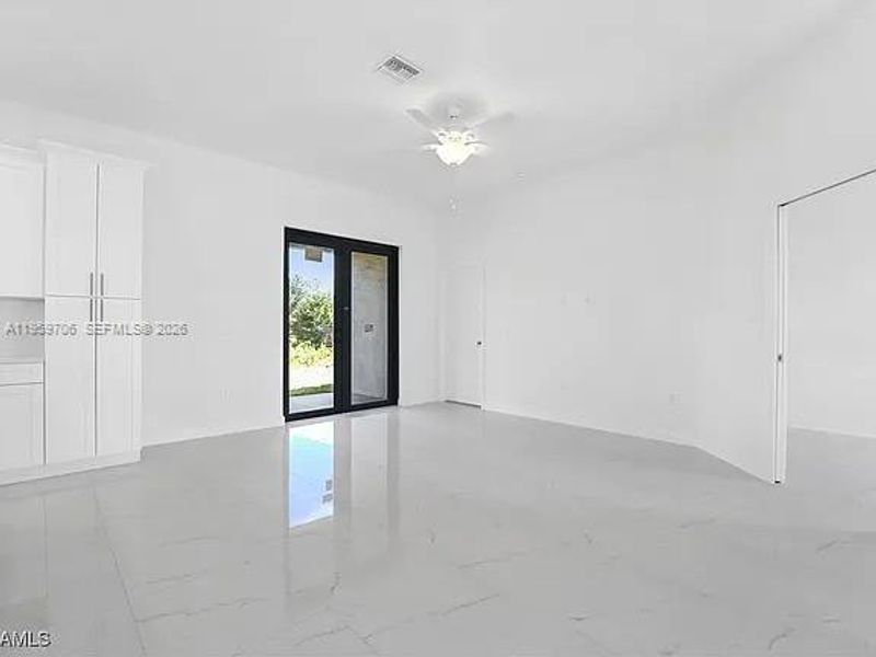 Spacious, unfurnished interior of a new home in , Lehigh Acres (Image 16).