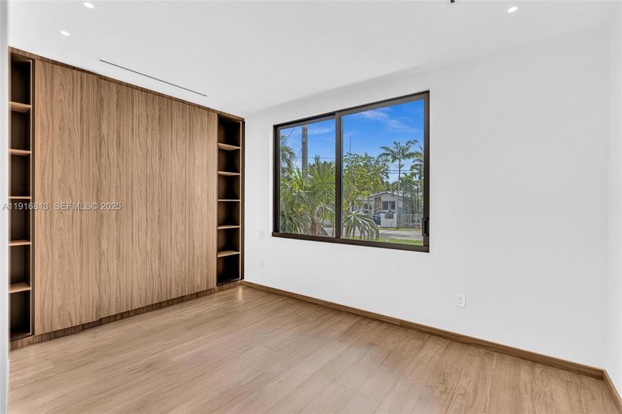 Spacious, unfurnished interior of a new home in , Miami (Image 63).