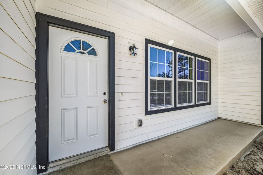 Exterior details and patio area of a home in , Keystone Heights (Image 28).