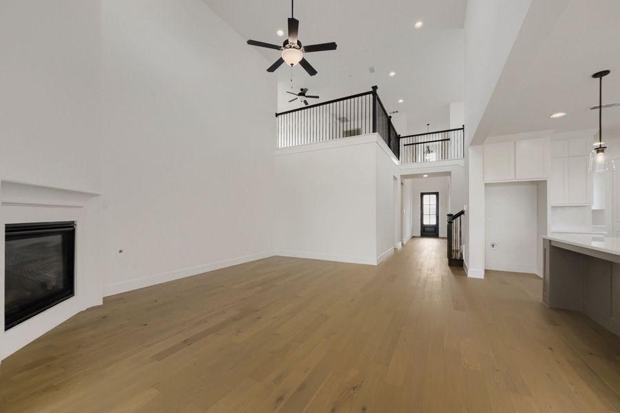 9904 Oak Glade - Living Area