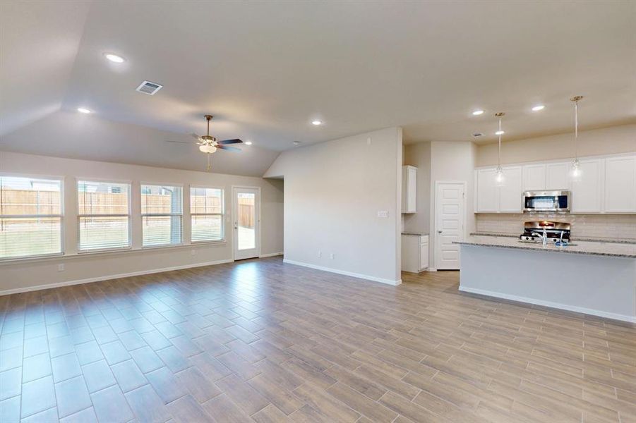 Spacious, unfurnished interior of a new home in Meadow Park, Ponder (Image 27). Spacious, unfurnished interior of a new home in Meadow Park, Ponder (Image 27).