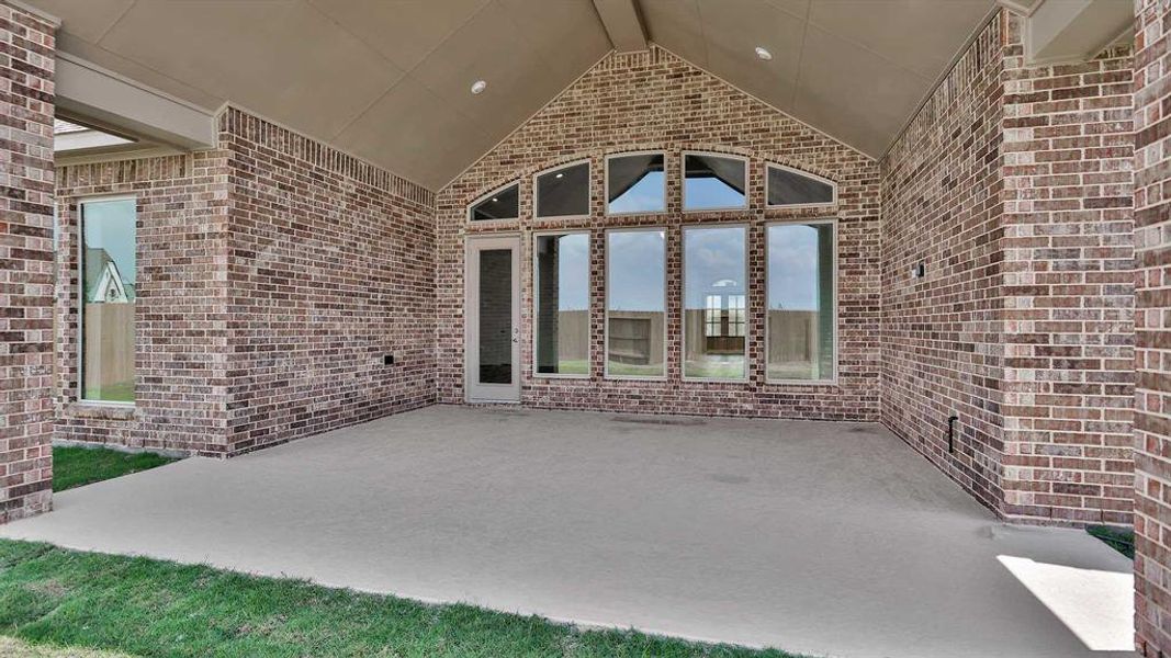 Spacious, unfurnished interior of a new home in Valencia 70', Manvel (Image 9).