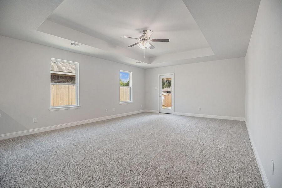 Spacious, unfurnished interior of a new home in Kiber Reserve, Angleton (Image 10).