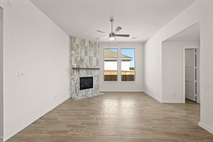 Spacious, unfurnished interior of a new home in Kresston: 55ft. lots, Magnolia (Image 17).