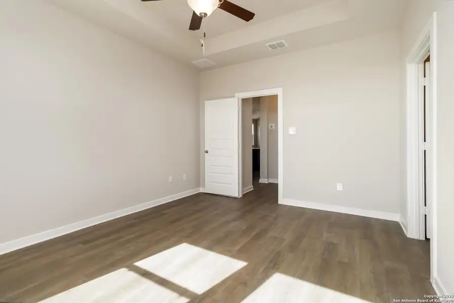 Spacious, unfurnished interior of a new home in Applewhite Meadows, San Antonio (Image 24).