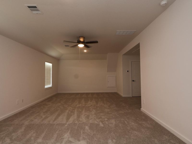 Spacious, unfurnished interior of a new home in Sorella, Tomball (Image 16).
