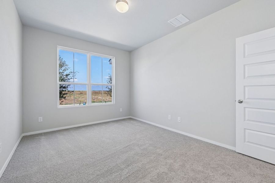 Spacious, unfurnished interior of a new home in Harvest Ridge, Elgin (Image 17).