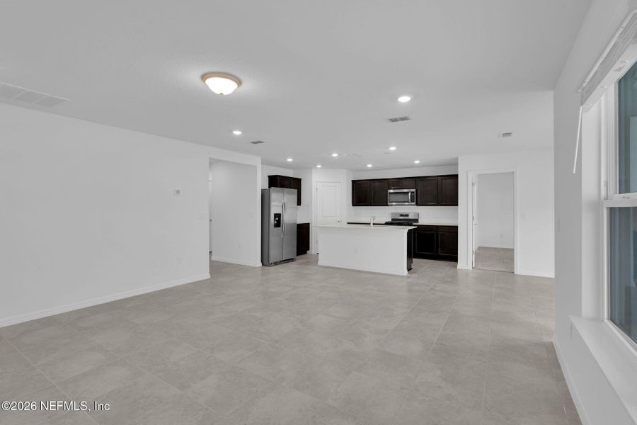 Spacious, unfurnished interior of a new home in Wells Landing, Jacksonville (Image 18).