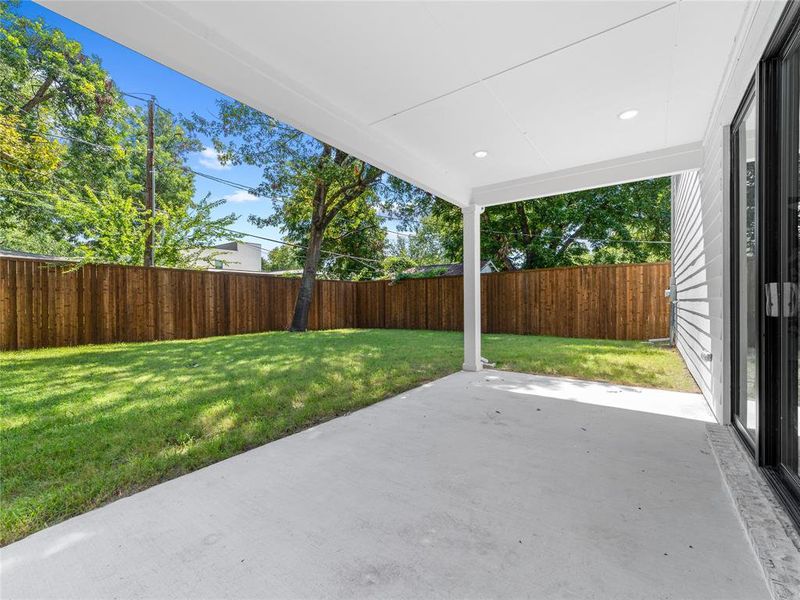 Exterior details and patio area of a home in , Dallas (Image 4).