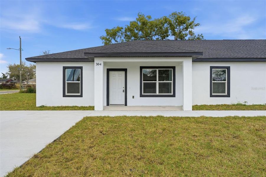 Exterior details and patio area of a home in , Haines City (Image 33).