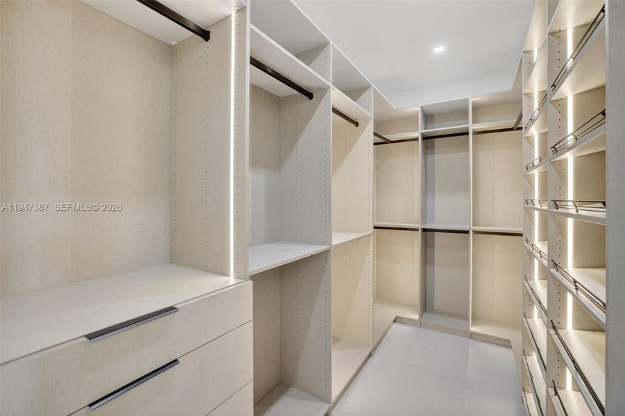 Furnished interior view inside a new home in , Fort Lauderdale (Image 70).