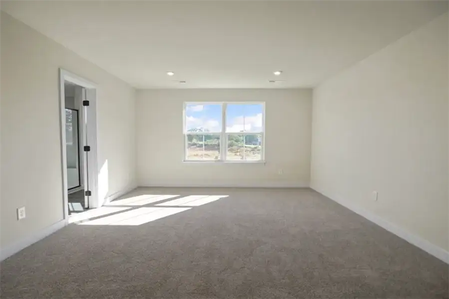 Spacious, unfurnished interior of a new home in Townes At Abner Creek, Greer (Image 10).