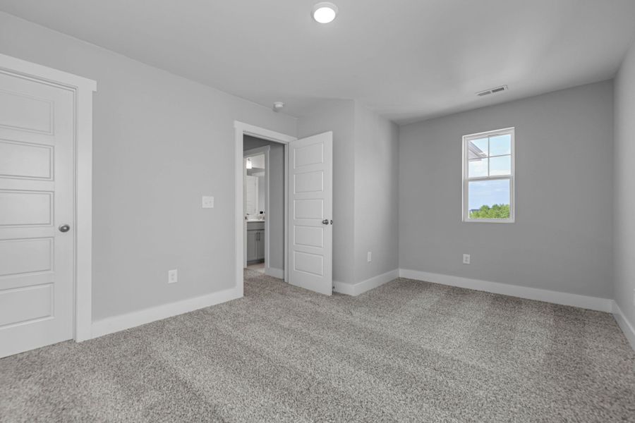 Representative unfurnished interior of a home built from the Porter by Horizon Construction and Development in The Village at Bonnie Oaks, Lebanon (Image 25). Representative unfurnished interior of a home built from the Porter by Horizon Construction and Development in The Village at Bonnie Oaks, Lebanon (Image 25).