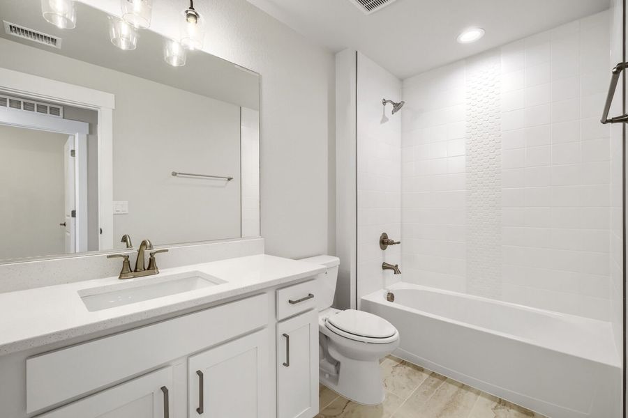 8003 Manor - Full Bathroom