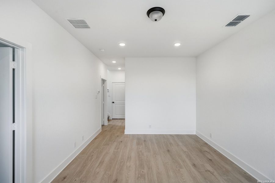 Spacious, unfurnished interior of a new home in Prominence Urban, San Antonio (Image 33).