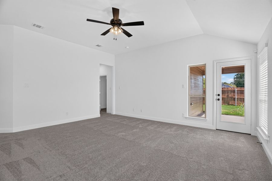 Spacious, unfurnished interior of a new home in Craftsman's Corner, Cleburne (Image 18).