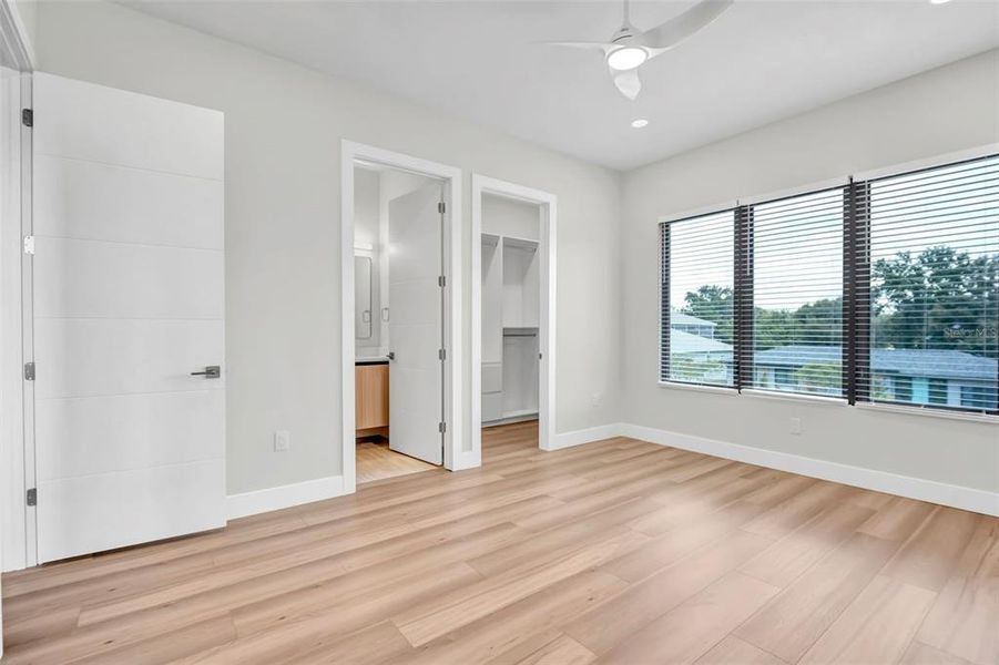 Spacious, unfurnished interior of a new home in , Tampa (Image 25).