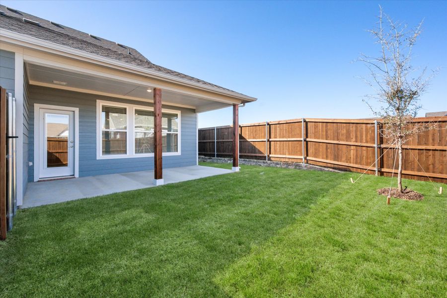 Exterior details and patio area of a home in Heritage Towne, Midlothian (Image 33).
