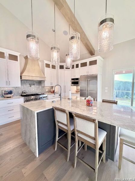 Furnished interior view inside a new home in , Bandera (Image 14).