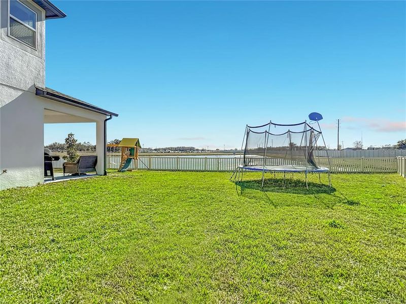 Exterior details and patio area of a home in Cobblestone, Zephyrhills (Image 26).
