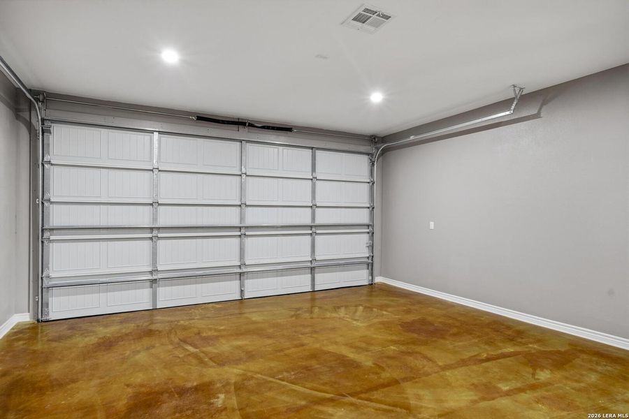 Spacious, unfurnished interior of a new home in , San Antonio (Image 26).