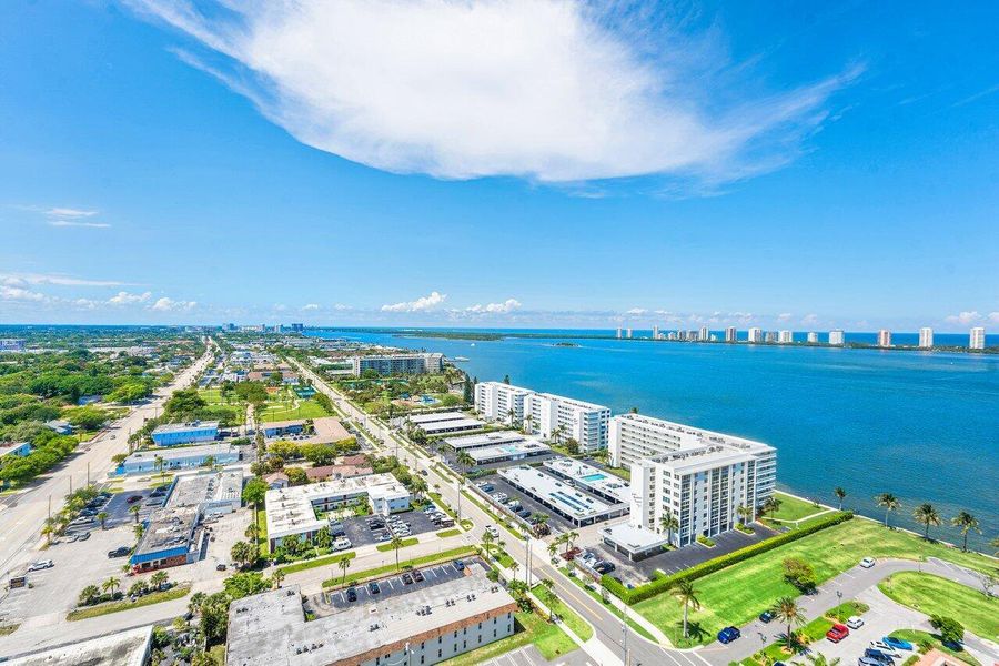 039-220LakeShoreDrive-2109-LakePark-FL-3