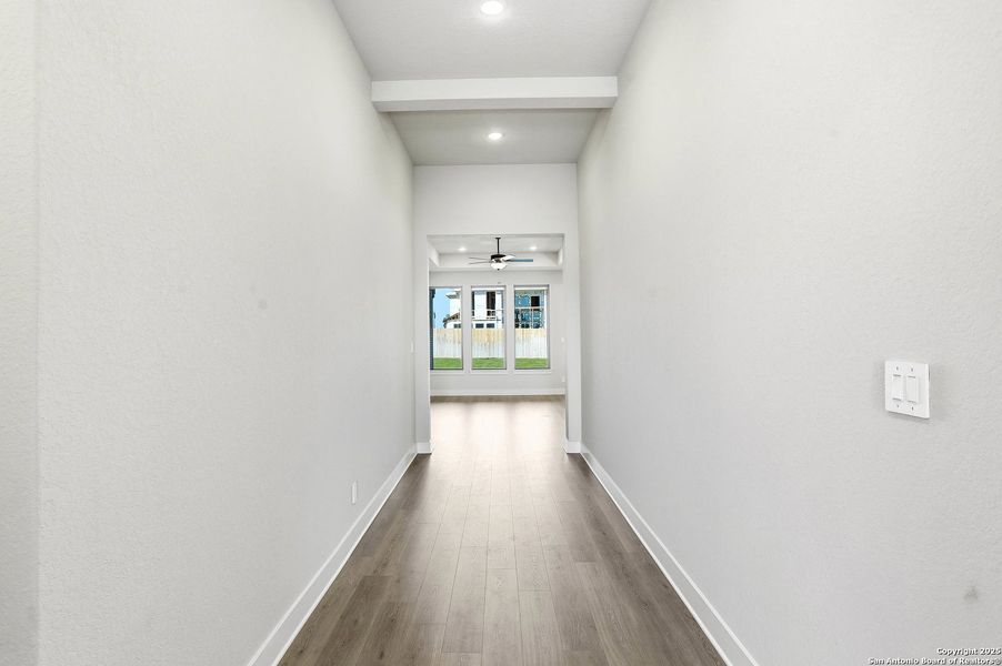 Spacious, unfurnished interior of a new home in Haby Hill 50s, San Antonio (Image 29). Spacious, unfurnished interior of a new home in Haby Hill 50s, San Antonio (Image 29).