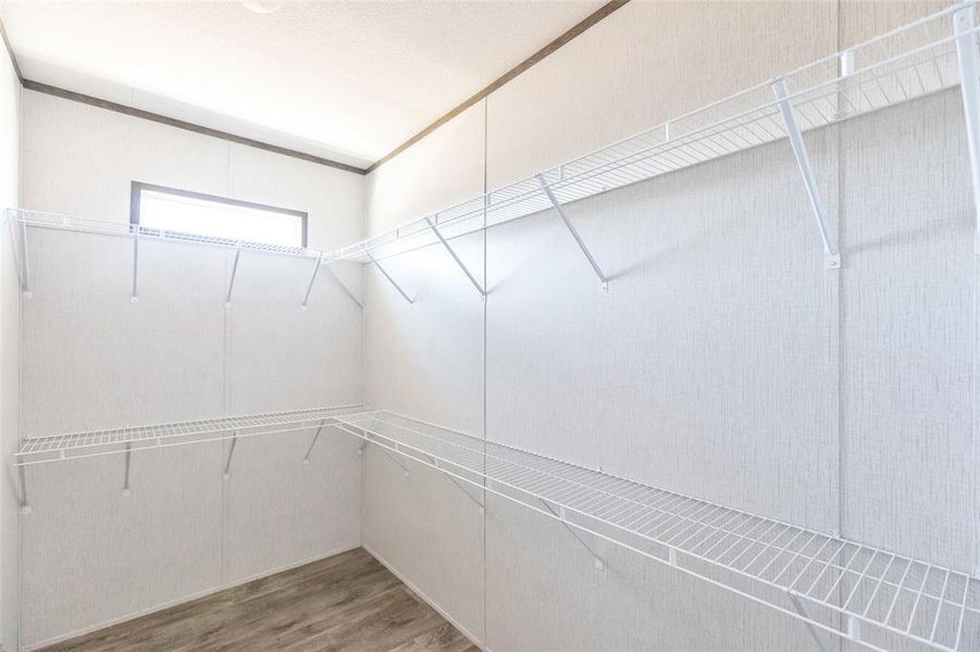 Spacious, unfurnished interior of a new home in , Merkel (Image 10).