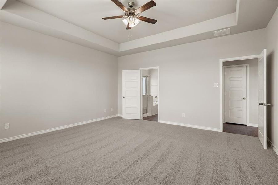 Spacious, unfurnished interior of a new home in Rocky Creek Crossing, Fort Worth (Image 13). Spacious, unfurnished interior of a new home in Rocky Creek Crossing, Fort Worth (Image 13).