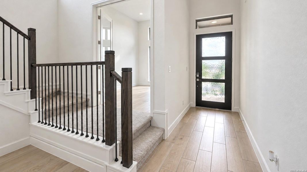 Spacious, unfurnished interior of a new home in Veramendi, New Braunfels (Image 25).