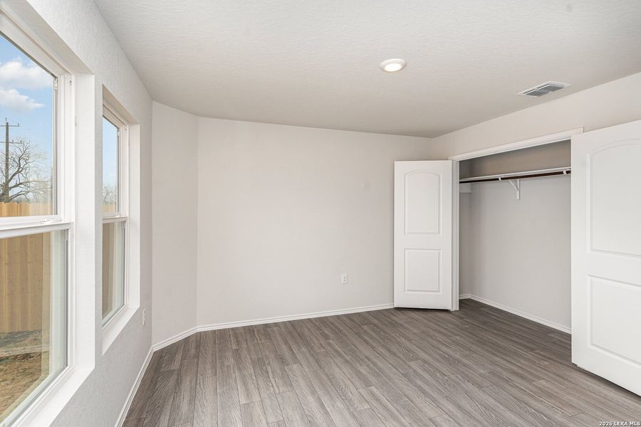 Spacious, unfurnished interior of a new home in Mission Del Lago, San Antonio (Image 18). Spacious, unfurnished interior of a new home in Mission Del Lago, San Antonio (Image 18).