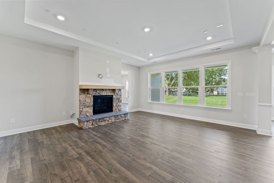 Spacious, unfurnished interior of a new home in Estates at Sugar Creek, Fort Mill (Image 8).