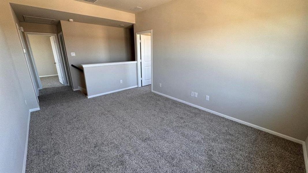 Spacious, unfurnished interior of a new home in Meadowbrook Estates, Cleburne (Image 13).
