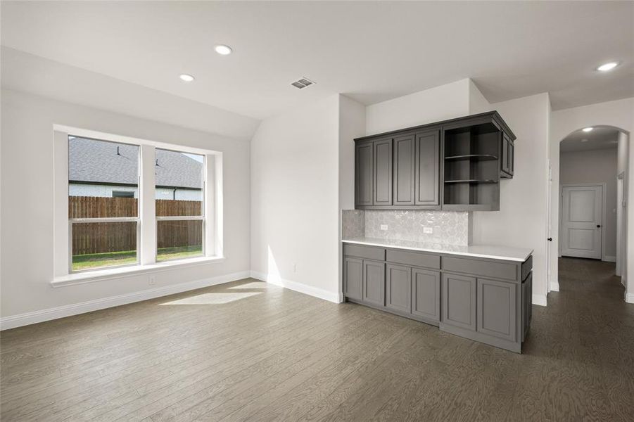 117 Grey Wolf- Dining-1