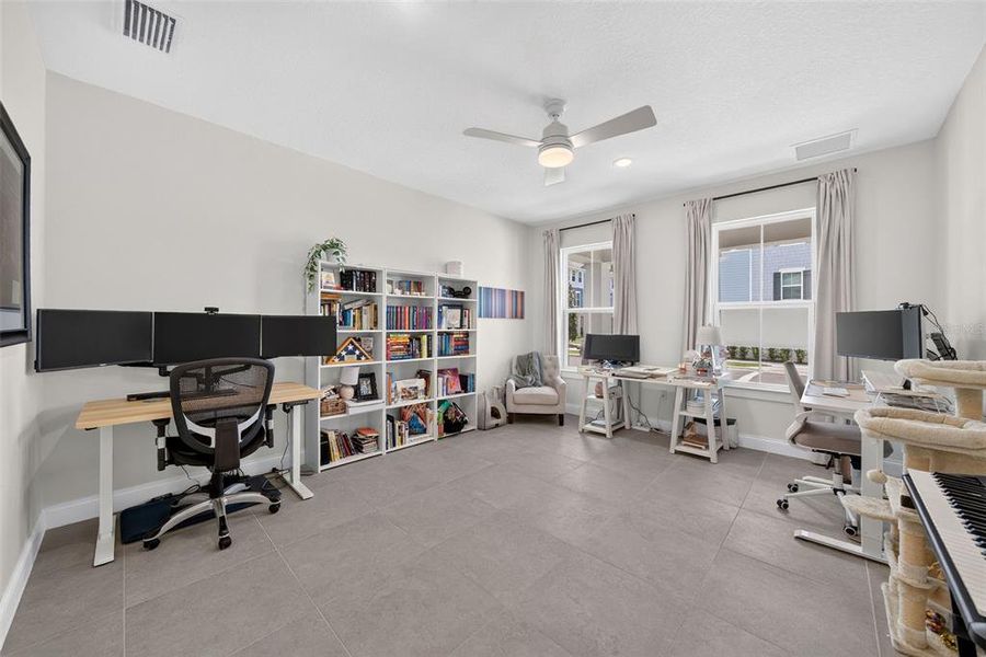 Furnished interior view inside a new home in , Orlando (Image 22).