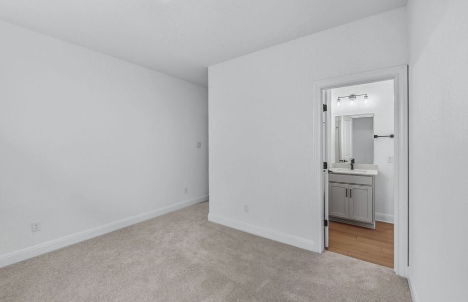 Spacious, unfurnished interior of a new home in Horizon Lake, Leander (Image 46).