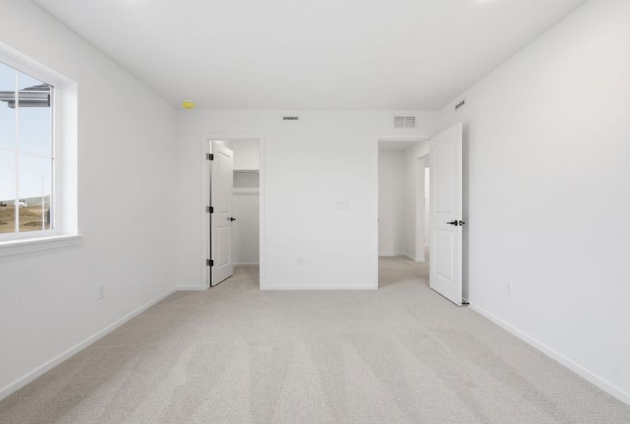 Spacious, unfurnished interior of a new home in Harvest Crossing, Aurora (Image 19).
